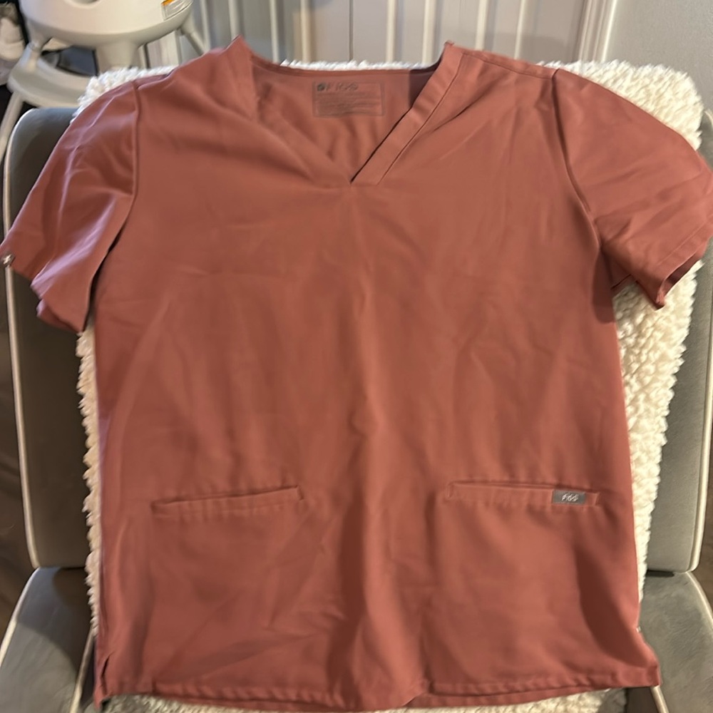 Figs scrub top